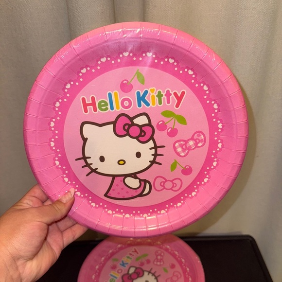 Hello Kitty Plates - Picture 3 of 5